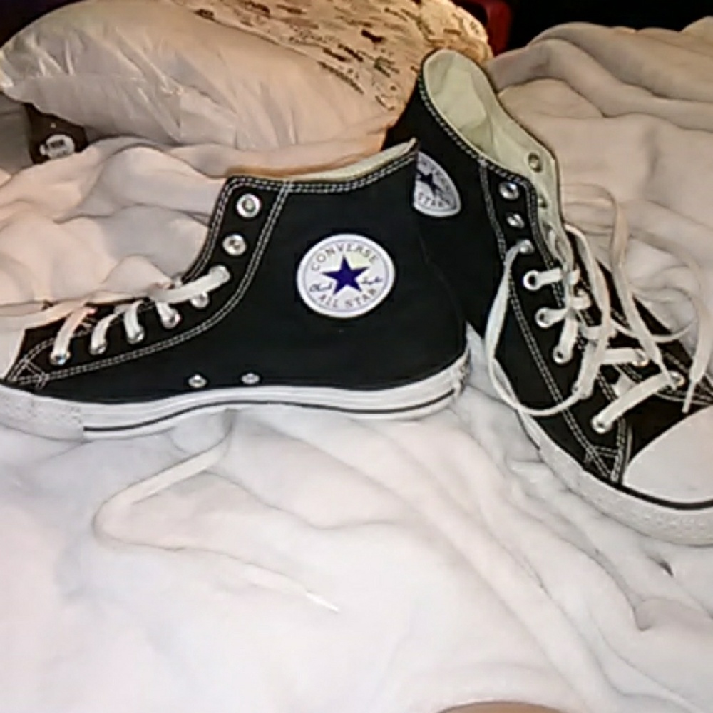 CONVERSE HIGH TOPS